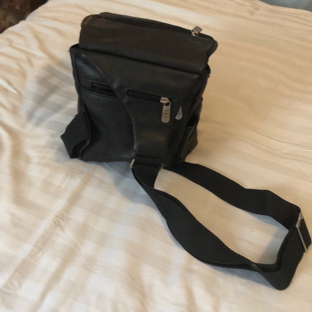 Very Nice! Unisex Apc Ameri Leather Crossbody Bag - image 6